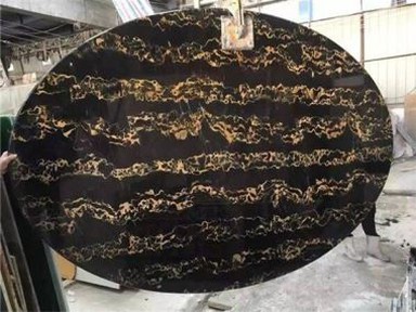 Горњи сто од црног мермера