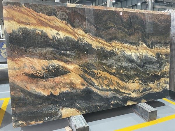 jacaranda oro quartzite